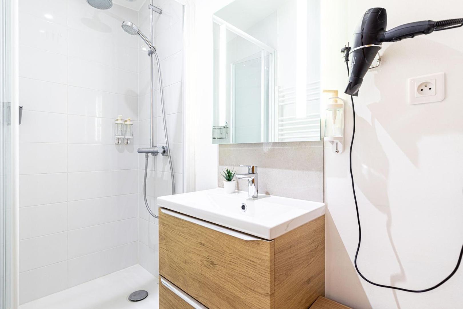Guestready - Serene Stay Near Champ De Mars Paris Luaran gambar